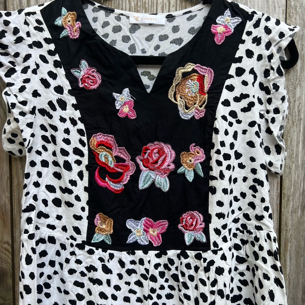 KIRUNDO White Summer Split V Neck Floral Embroidery Dress Women’s Small - Picture 2 of 9